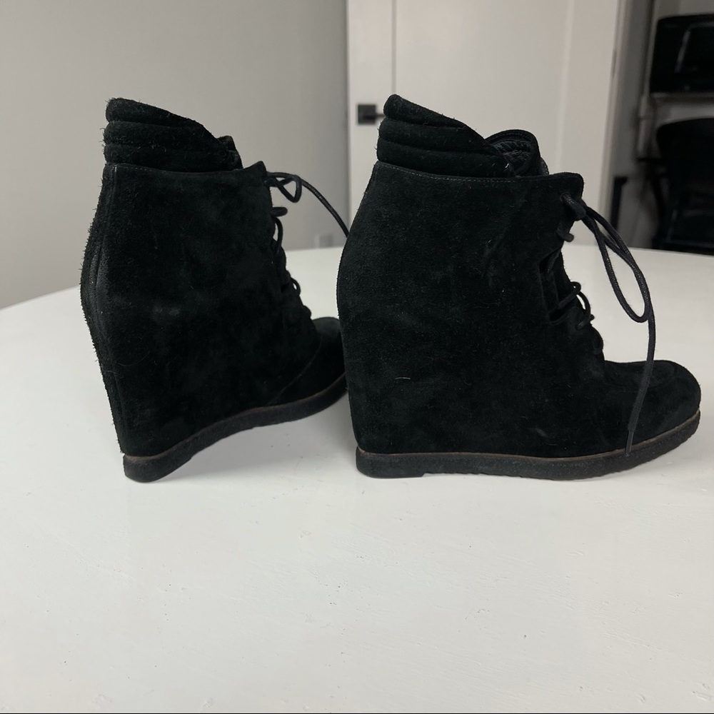 STUART WEITZMAN